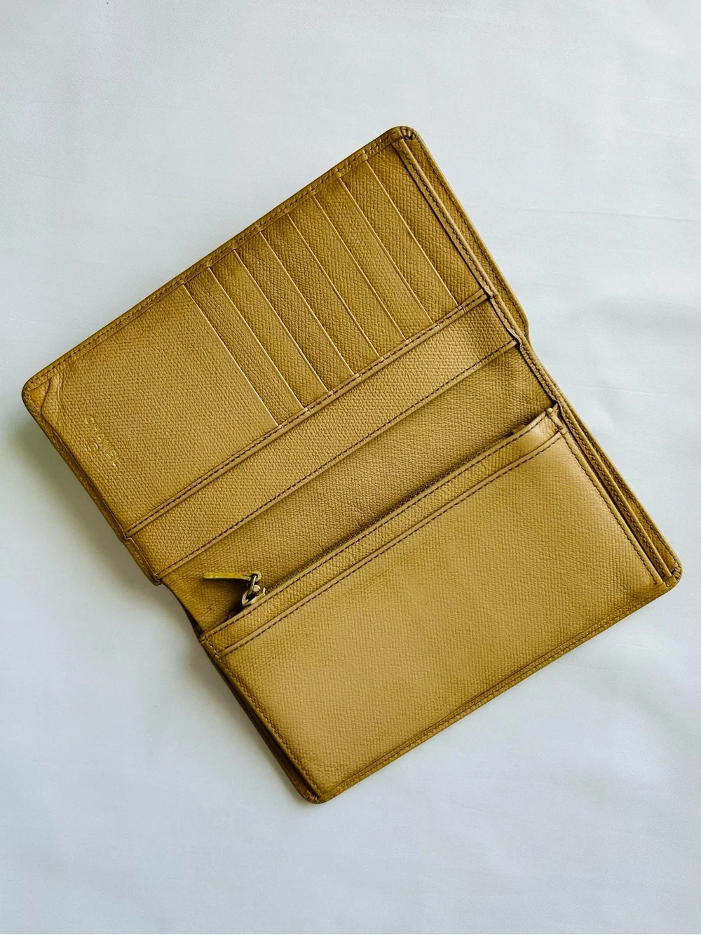 💛CHANEL💛 Beige/Tan/Mustard leather wallet with Gold CC Medallion~EUC